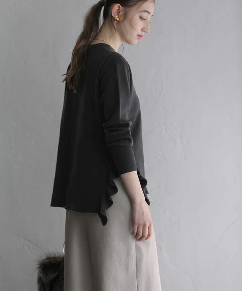 La TOTALITE(ラトータリテ)の「《追加》ミラノリブサイドフリルプルオーバー(ニット/セーター・レディース・チャコールグレー/パープル/ブラック/ホワイト・FREE)」の7枚目の写真