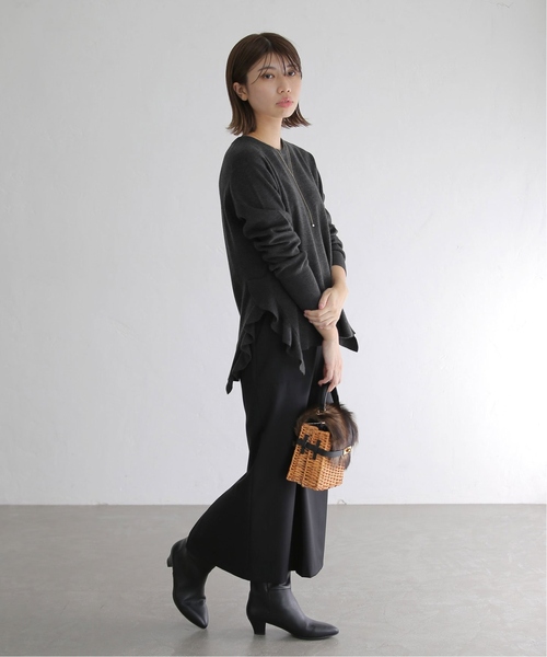 La TOTALITE(ラトータリテ)の「《追加》ミラノリブサイドフリルプルオーバー(ニット/セーター・レディース・チャコールグレー/パープル/ブラック/ホワイト・FREE)」の15枚目の写真