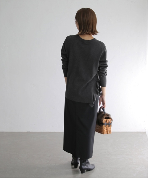 La TOTALITE(ラトータリテ)の「《追加》ミラノリブサイドフリルプルオーバー(ニット/セーター・レディース・チャコールグレー/パープル/ブラック/ホワイト・FREE)」の16枚目の写真