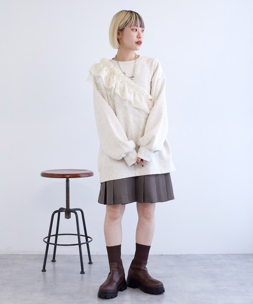 w closet(ダブルクローゼット)の「【SETアイテム】フリル衿付き裏起毛プルオーバー(スウェット・レディース・オートミール/グレー/スミクロ/イエロー/サックスブルー・FREE)」の6枚目の写真