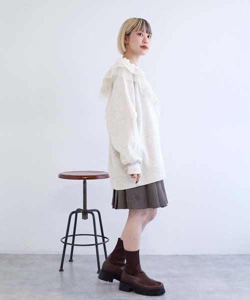 w closet(ダブルクローゼット)の「【SETアイテム】フリル衿付き裏起毛プルオーバー(スウェット・レディース・オートミール/グレー/スミクロ/イエロー/サックスブルー・FREE)」の12枚目の写真