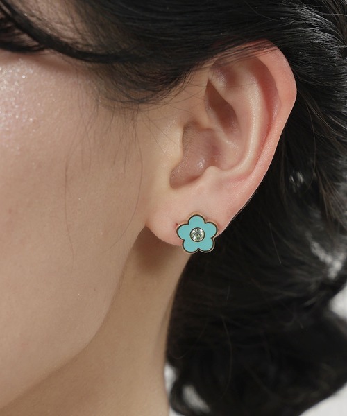 MARY QUANT（マリークワント）の「ワンカラーエポ×ビジュー ピアス（ピアス（両耳用）・レディース・ライトグリーン/ピンク/パープル/ブラック・FREE）」の2枚目の写真