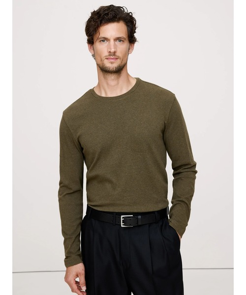 Banana Republic（バナナリパブリック）の「Luxury-Touch ロングスリーブ Tシャツ（Tシャツ/カットソー・メンズ・ネイビー/ホワイト/グレー/ブラック/オリーブ/ナチュラル・M/L/XL/S）」の5枚目の写真