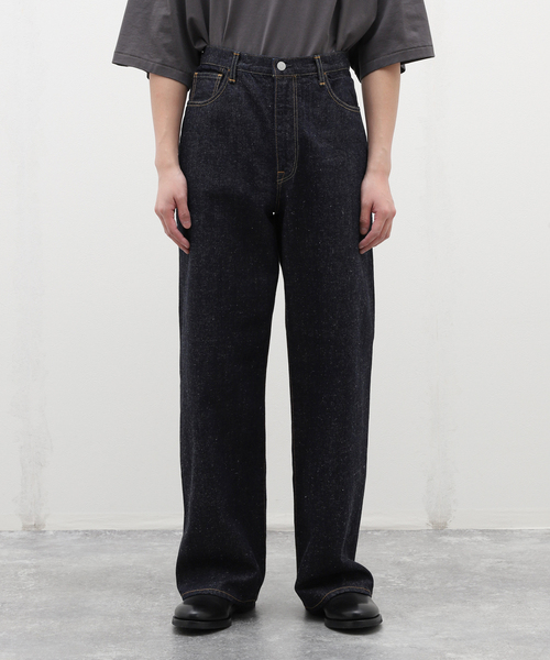 EDIFICE(エディフィス)の「【MARKAWARE / マーカウェア】WIDE STRAIGHT DENIM(デニムパンツ・メンズ・ネイビー・2/3)」の5枚目の写真