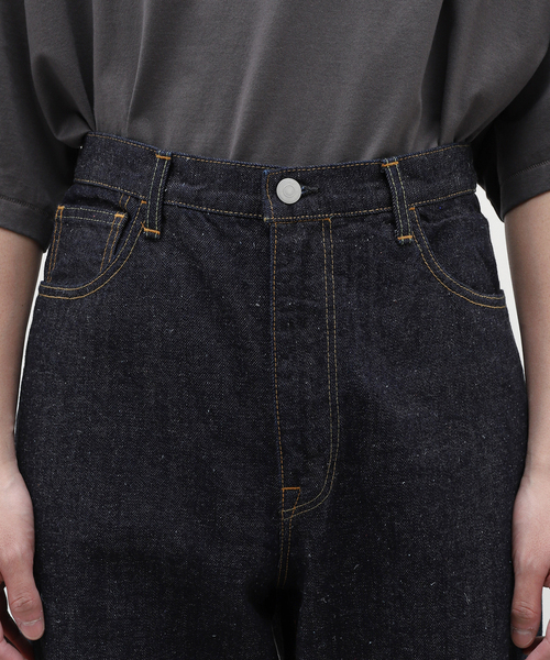 EDIFICE(エディフィス)の「【MARKAWARE / マーカウェア】WIDE STRAIGHT DENIM(デニムパンツ・メンズ・ネイビー・2/3)」の3枚目の写真