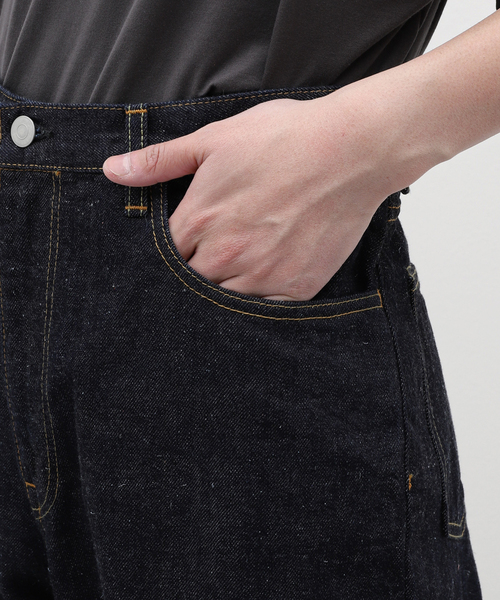 EDIFICE(エディフィス)の「【MARKAWARE / マーカウェア】WIDE STRAIGHT DENIM(デニムパンツ・メンズ・ネイビー・2/3)」の11枚目の写真