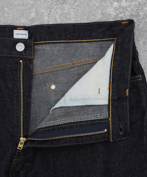 EDIFICE(エディフィス)の「【MARKAWARE / マーカウェア】WIDE STRAIGHT DENIM(デニムパンツ・メンズ・ネイビー・2/3)」の12枚目の写真