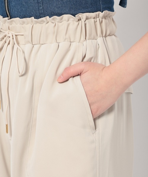 mysty woman(ミスティウーマン)の「パラシュートカーゴパンツ 109854(カーゴパンツ・レディース・ホワイト系その他/ライトベージュ/グリーン系その他・FREE)」の14枚目の写真