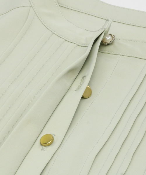 TOKYO SHIRTS（トウキョウシャツ）の「ピンタックビジュー釦 長袖ブラウス（シャツ/ブラウス・レディース・ライトカーキ/グレイッシュブルー・LL/L/M）」の7枚目の写真