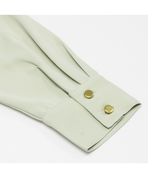 TOKYO SHIRTS（トウキョウシャツ）の「ピンタックビジュー釦 長袖ブラウス（シャツ/ブラウス・レディース・ライトカーキ/グレイッシュブルー・LL/L/M）」の8枚目の写真