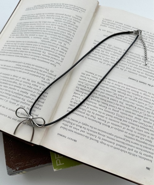 apres jour mignon（アプレジュールミニョン）の「【apresjour mignon×ARIAZ】アソートリボンネックレス（ネックレス・レディース・ブラック/シルバー・ONESIZE）」の3枚目の写真