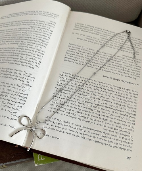 apres jour mignon（アプレジュールミニョン）の「【apresjour mignon×ARIAZ】アソートリボンネックレス（ネックレス・レディース・ブラック/シルバー・ONESIZE）」の4枚目の写真