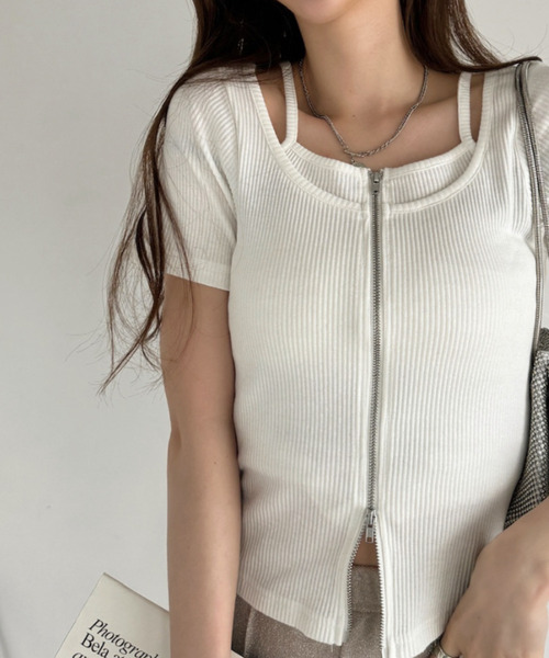 Ada.(エイダ)の「キャミレイヤード風 ダブルジップ リブ タイト トップス(Tシャツ/カットソー・レディース・ブルー/アイボリー/ブラック・FREE)」の8枚目の写真