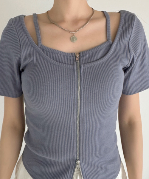 Ada.(エイダ)の「キャミレイヤード風 ダブルジップ リブ タイト トップス(Tシャツ/カットソー・レディース・ブルー/アイボリー/ブラック・FREE)」の12枚目の写真