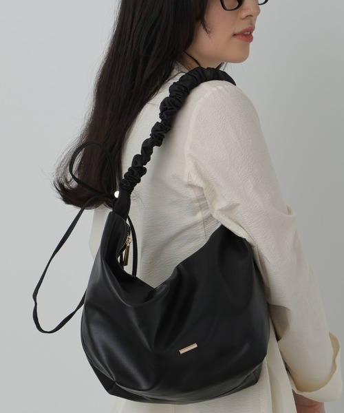 saloon(サルーン)の「SALOON(サルーン)/ アソートギャザーショルダ-バッグ(ショルダーバッグ・レディース・ブラック系その他/アイボリー/ブラック/ライトベージュ/ライトグリーン・FREE)」の4枚目の写真