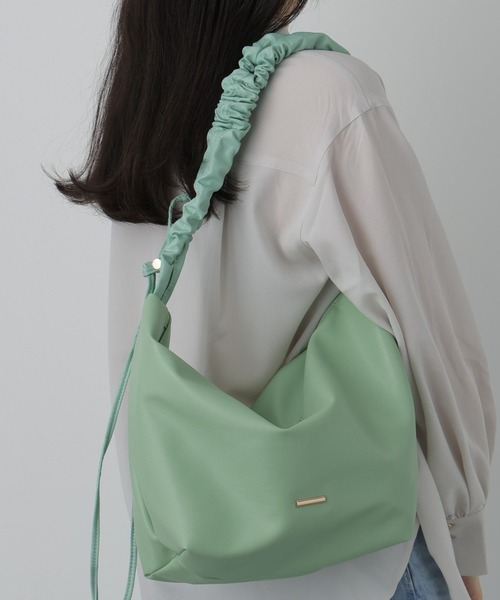 saloon(サルーン)の「SALOON(サルーン)/ アソートギャザーショルダ-バッグ(ショルダーバッグ・レディース・ブラック系その他/アイボリー/ブラック/ライトベージュ/ライトグリーン・FREE)」の1枚目の写真