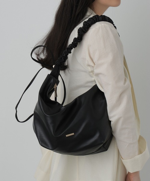 saloon(サルーン)の「SALOON(サルーン)/ アソートギャザーショルダ-バッグ(ショルダーバッグ・レディース・ブラック系その他/アイボリー/ブラック/ライトベージュ/ライトグリーン・FREE)」の9枚目の写真