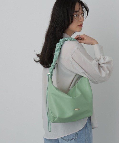 saloon(サルーン)の「SALOON(サルーン)/ アソートギャザーショルダ-バッグ(ショルダーバッグ・レディース・ブラック系その他/アイボリー/ブラック/ライトベージュ/ライトグリーン・FREE)」の8枚目の写真