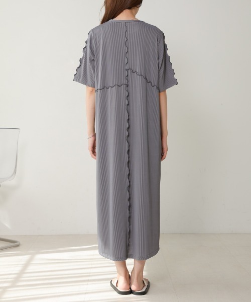 Bab(バブ)の「【S・Mサイズ展開】メロウ切替ストライププリーツワンピース(ワンピース・レディース・チャコールグレー/アイボリー/モカ・S/M)」の11枚目の写真