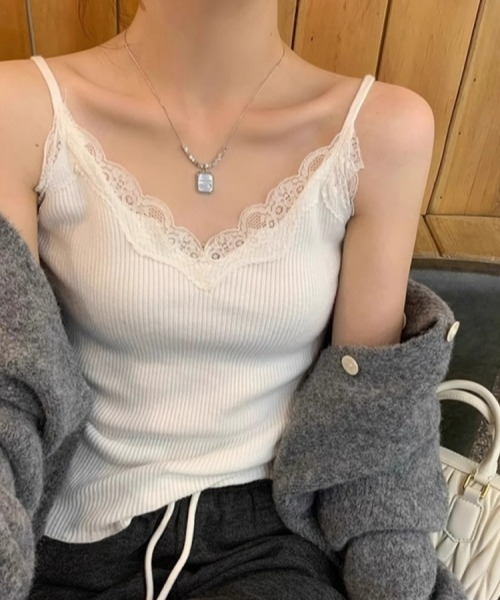 gossip!ロサンゼルス(ゴシップロサンゼルス)の「レースVネックキャミソール 重ね着インナーアイテム レースキャミソール ストレッチタンクトップ(キャミソール・レディース・ホワイト/ブラック/ベージュ・FREE)」の10枚目の写真