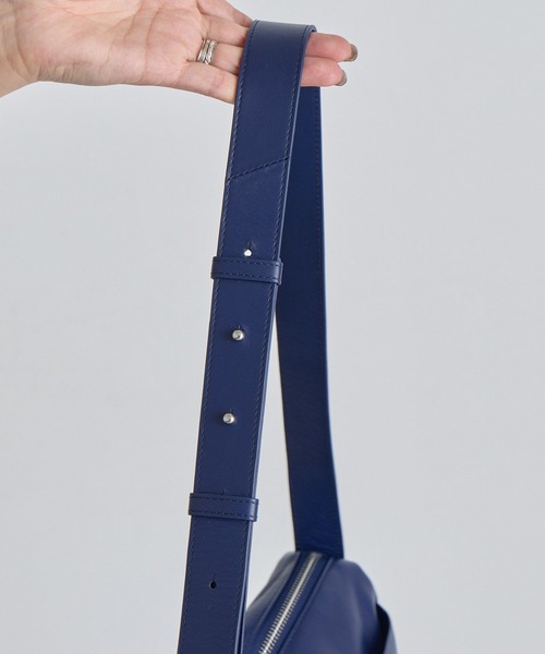 ear PAPILLONNER(イアパピヨネ)の「《本革/470g》スワロ―マチショルダーバッグ(ショルダーバッグ・レディース・シルバー/ブラック/アンティークゴールド/ライトベージュ/モカ/ブルー系その他/カーキ/ブルー/ベージュ・FREE)」の12枚目の写真