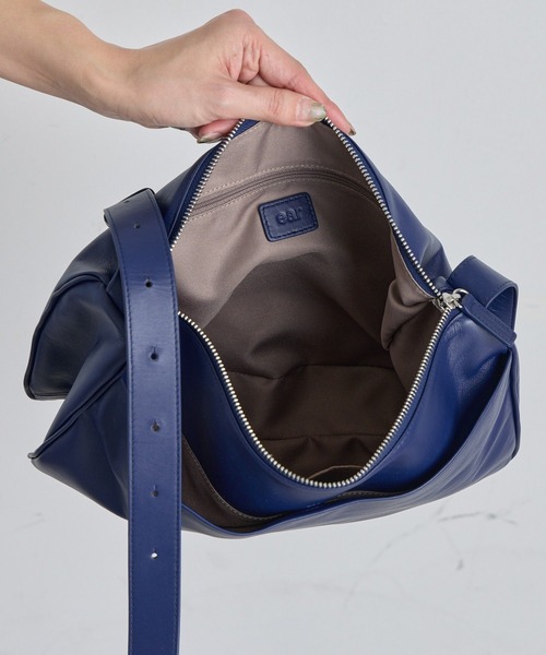 ear PAPILLONNER(イアパピヨネ)の「《本革/470g》スワロ―マチショルダーバッグ(ショルダーバッグ・レディース・シルバー/ブラック/アンティークゴールド/ライトベージュ/モカ/ブルー系その他/カーキ/ブルー/ベージュ・FREE)」の13枚目の写真