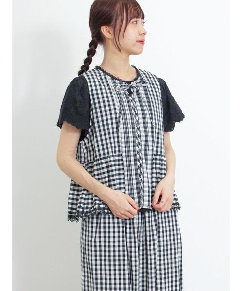 Samansa Mos2(サマンサ モスモス)の「スカラップレースリボンベスト(ベスト・レディース・ブラック/ベージュ/キナリ・F)」の8枚目の写真