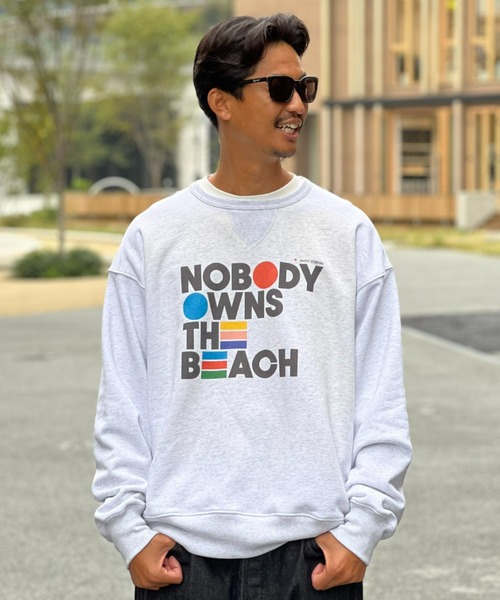 MAGIC NUMBER(マジック ナンバー)の「【MAGIC NUMBER】NOBODY OWNS THE BEACH CREW SWEAT / ノバディ オウンズ ザビーチクルースウェット(スウェット・メンズ・アッシュグレー/ベージュ・MEDIUM/LARGE/X-LARGE)」の4枚目の写真