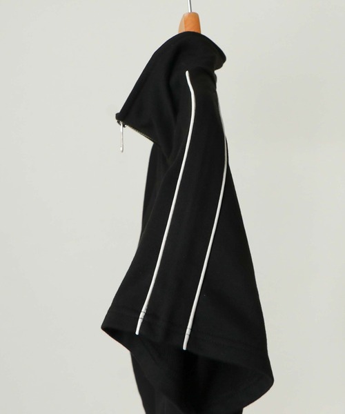 GORGE(ゴージ)の「《ライン入り×スポーティ》レディース 裏毛スウェット セットアップ ジップアップ+ショートパンツ 上下セット 春夏秋(ワンピース・レディース・アイボリー/ブラック・F)」の6枚目の写真