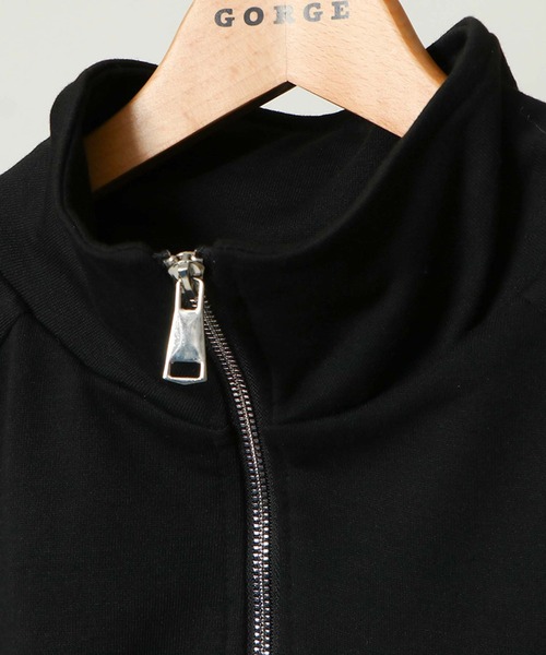GORGE(ゴージ)の「《ライン入り×スポーティ》レディース 裏毛スウェット セットアップ ジップアップ+ショートパンツ 上下セット 春夏秋(ワンピース・レディース・アイボリー/ブラック・F)」の8枚目の写真