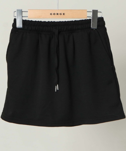 GORGE(ゴージ)の「《ライン入り×スポーティ》レディース 裏毛スウェット セットアップ ジップアップ+ショートパンツ 上下セット 春夏秋(ワンピース・レディース・アイボリー/ブラック・F)」の10枚目の写真