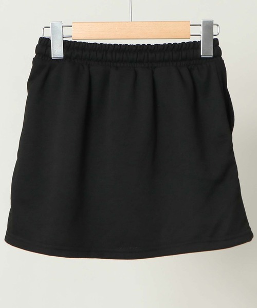 GORGE(ゴージ)の「《ライン入り×スポーティ》レディース 裏毛スウェット セットアップ ジップアップ+ショートパンツ 上下セット 春夏秋(ワンピース・レディース・アイボリー/ブラック・F)」の11枚目の写真