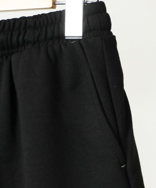 GORGE(ゴージ)の「《ライン入り×スポーティ》レディース 裏毛スウェット セットアップ ジップアップ+ショートパンツ 上下セット 春夏秋(ワンピース・レディース・アイボリー/ブラック・F)」の12枚目の写真