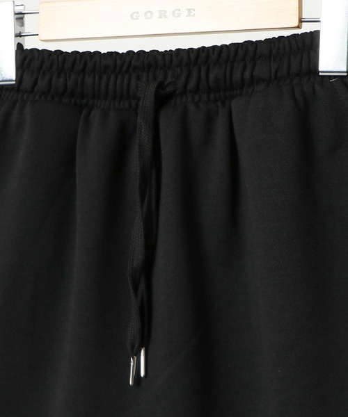 GORGE(ゴージ)の「《ライン入り×スポーティ》レディース 裏毛スウェット セットアップ ジップアップ+ショートパンツ 上下セット 春夏秋(ワンピース・レディース・アイボリー/ブラック・F)」の13枚目の写真