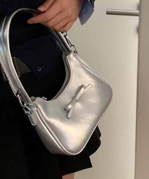 Vipoa（ヴィポア）の「ribbon square bag（ショルダーバッグ・レディース・シルバー/ホワイト/ブラウン/レッド/ブラック・FREE）」の9枚目の写真