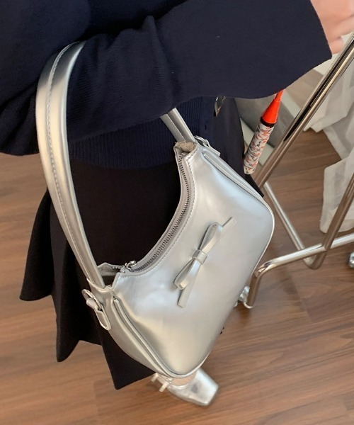 Vipoa（ヴィポア）の「ribbon square bag（ショルダーバッグ・レディース・シルバー/ホワイト/ブラウン/レッド/ブラック・FREE）」の10枚目の写真