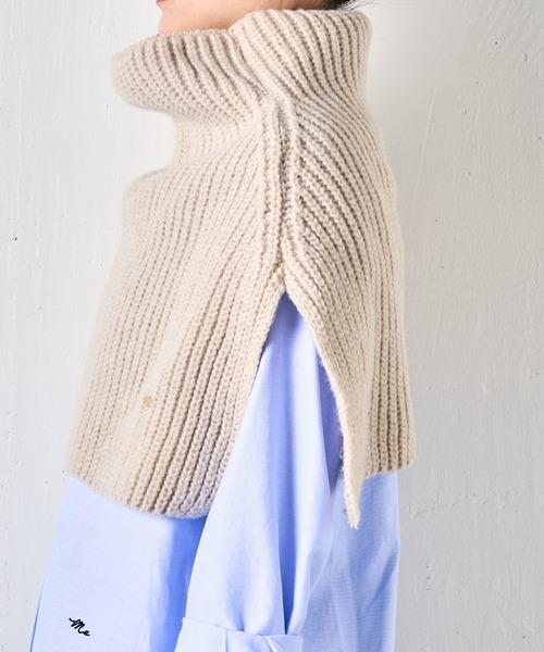 PAPILLONNER（パピヨネ）の「ショートニットポンチョ（マフラー・レディース・ボルドー/カーキ/ベージュ・FREE）」の4枚目の写真