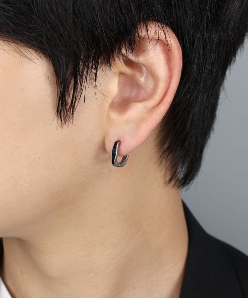 コンビ片耳用フープピアス 4INT.（フォイント）の「コンビカラー スクエア フープピアス（片耳用