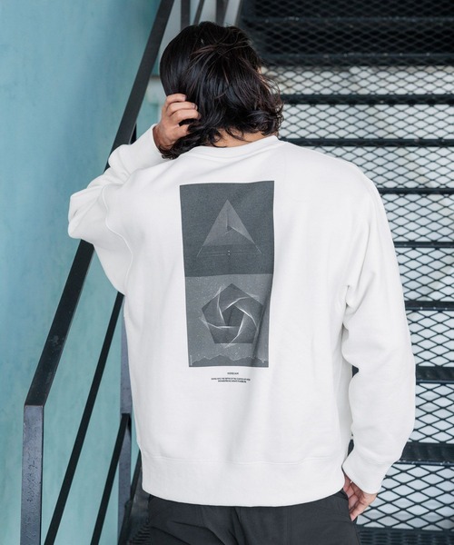 HEREIAM（ヘレイアム）の「【HEREIAM MEN】COSMO裏起毛クルーネック（スウェット・メンズ・ブラック/ラベンダー/オフホワイト・LARGE/MEDIUM）」の7枚目の写真