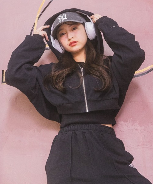 repipi armario(レピピ アルマリオ)の「ショートZIPフーディー(パーカー・キッズ・ピンク/ブラック/チャコールグレー・LARGE/MEDIUM/SMALL)」の1枚目の写真