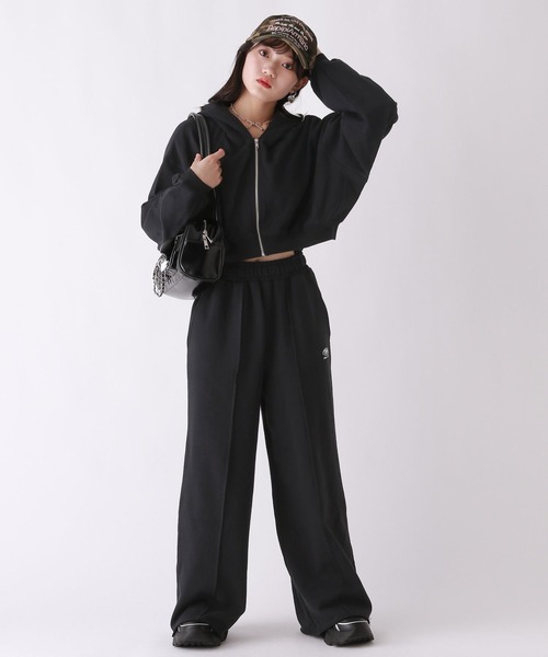 repipi armario(レピピ アルマリオ)の「ショートZIPフーディー(パーカー・キッズ・ピンク/ブラック/チャコールグレー・LARGE/MEDIUM/SMALL)」の4枚目の写真