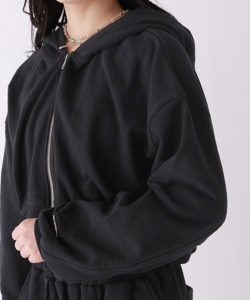 repipi armario(レピピ アルマリオ)の「ショートZIPフーディー(パーカー・キッズ・ピンク/ブラック/チャコールグレー・LARGE/MEDIUM/SMALL)」の11枚目の写真