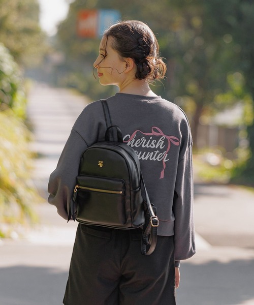 GLOBAL WORK(グローバルワーク)の「リボン付きPUリュック/288536(バックパック/リュック・キッズ・アイボリー/ブラック・ONE SIZE)」の4枚目の写真