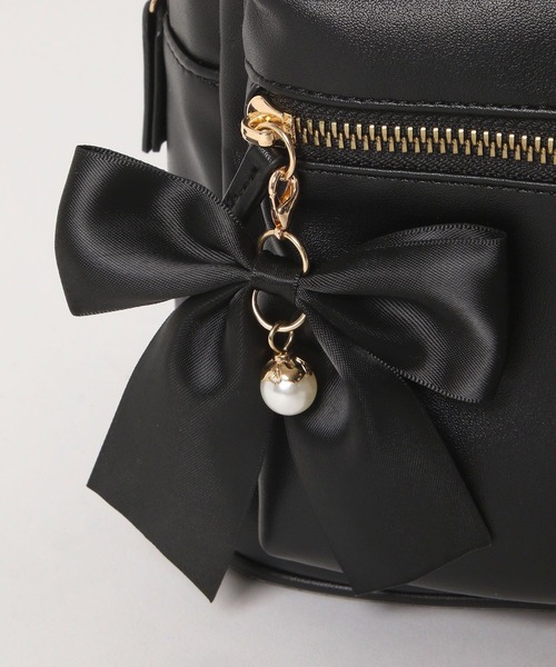 GLOBAL WORK(グローバルワーク)の「リボン付きPUリュック/288536(バックパック/リュック・キッズ・アイボリー/ブラック・ONE SIZE)」の12枚目の写真