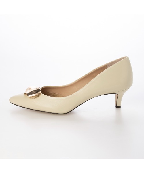 carino(カリーノ)の「メタルパーツパンプス(パンプス・レディース・グレー/アイボリー/ブラック・24cm/23.5cm/23cm/24.5cm/22.5cm)」の5枚目の写真
