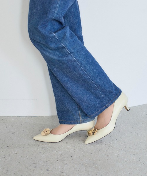 carino(カリーノ)の「メタルパーツパンプス(パンプス・レディース・グレー/アイボリー/ブラック・24cm/23.5cm/23cm/24.5cm/22.5cm)」の12枚目の写真