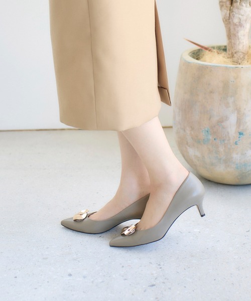 carino(カリーノ)の「メタルパーツパンプス(パンプス・レディース・グレー/アイボリー/ブラック・24cm/23.5cm/23cm/24.5cm/22.5cm)」の21枚目の写真