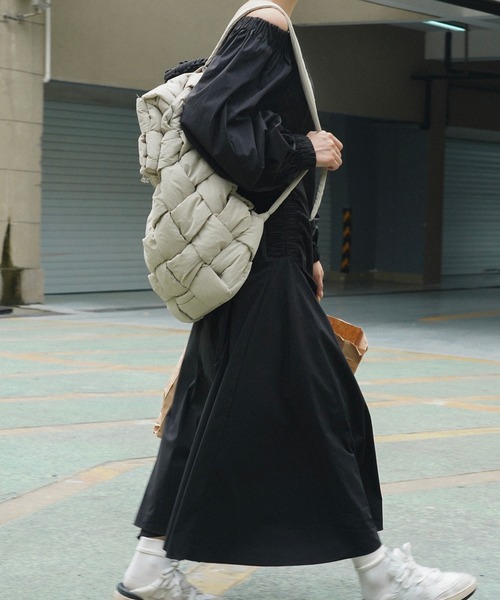 SUWDEE（スーディー）の「off shoulder volume sleeve one piece（ワンピース・レディース・グリーン/ブラック・FREE）」の4枚目の写真