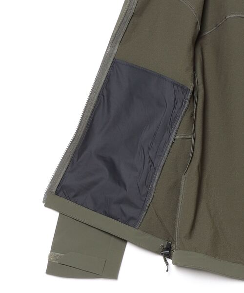 Mammut（マムート）の「トレッカーズ ソフトシェル フーデッド ジャケット アジアンフィット ウィメン / Trekkers SO Hooded Jacket AF Women（マウンテンパーカー・レディース・カーキ・LARGE/SMALL/MEDIUM）」の3枚目の写真