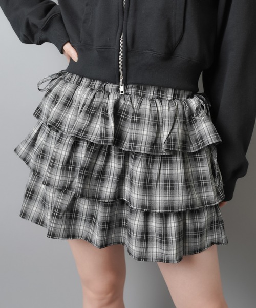 SPINNS（スピンズ）の「ティアードミニスカート/チェック/スカパン/インナーパンツ付き（スカート・レディース・グレー/ブラウン/カーキ・ONESIZE）」の4枚目の写真